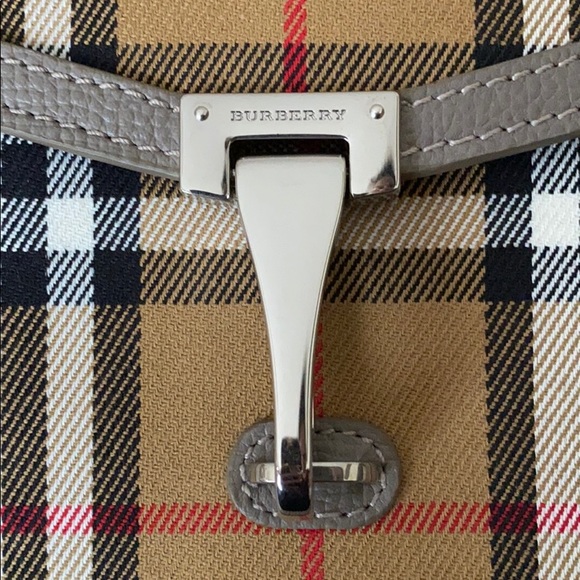 Burberry small vintage check leather crossbody - Picture 5 of 16